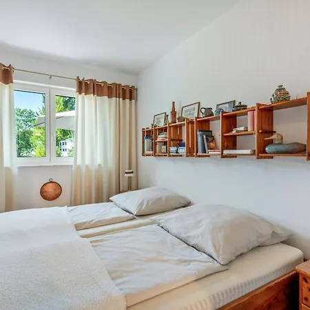 Apartment Bernhards Buch